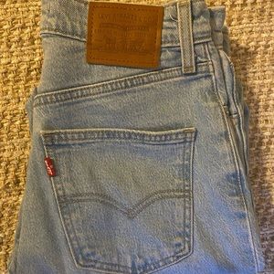70s High Slim Straight Levis